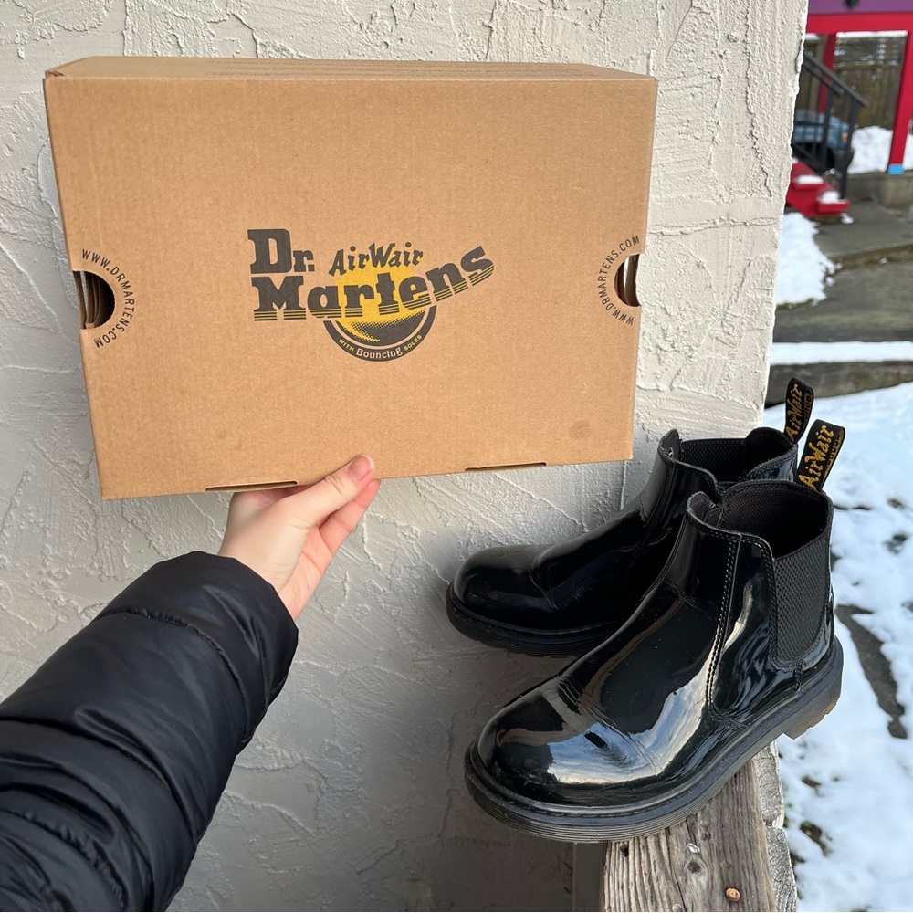 Dr. Martens Black Patent Lamper Youth 6/Women’s 7.5-8 Boots!